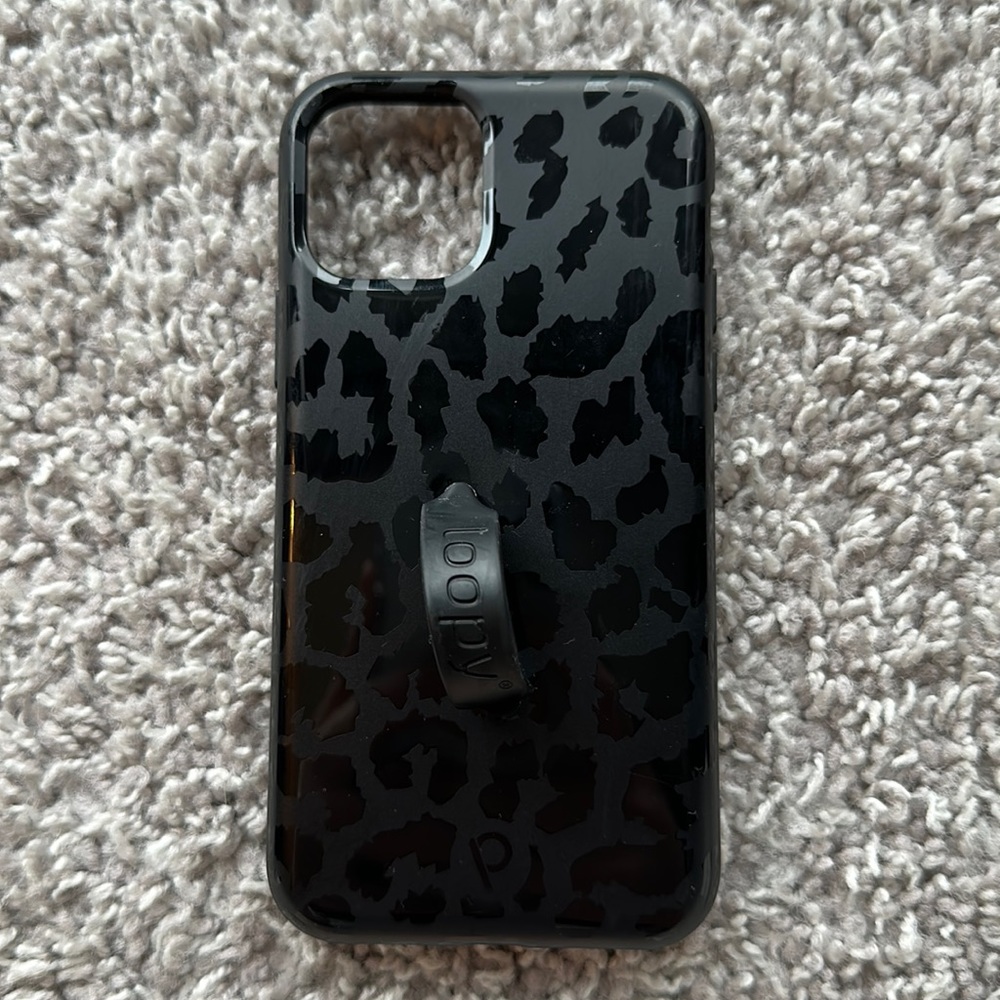 iPhone 11 Pro Black Leopard Loopy Case